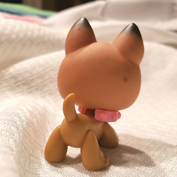 Littlest Pet Shop #112 2004  German Sheppard  Lavender Eyes - Picture 2 of 6
